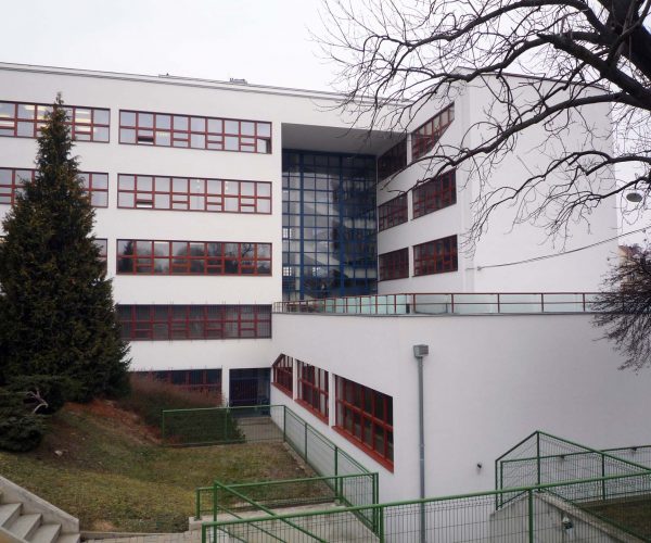 Rekonstrukce fasády VOPŠ, SOŠPG a Gymnázium Praha 6